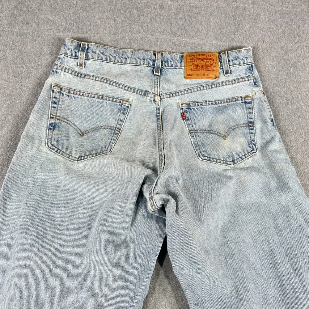 Vintage Levis 560 Men's‎ 36x31 Loose Fit Taper Light Wash Blue Denim Jeans